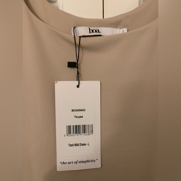 Soft and smooth BOA midi dress - Picture 2 of 8